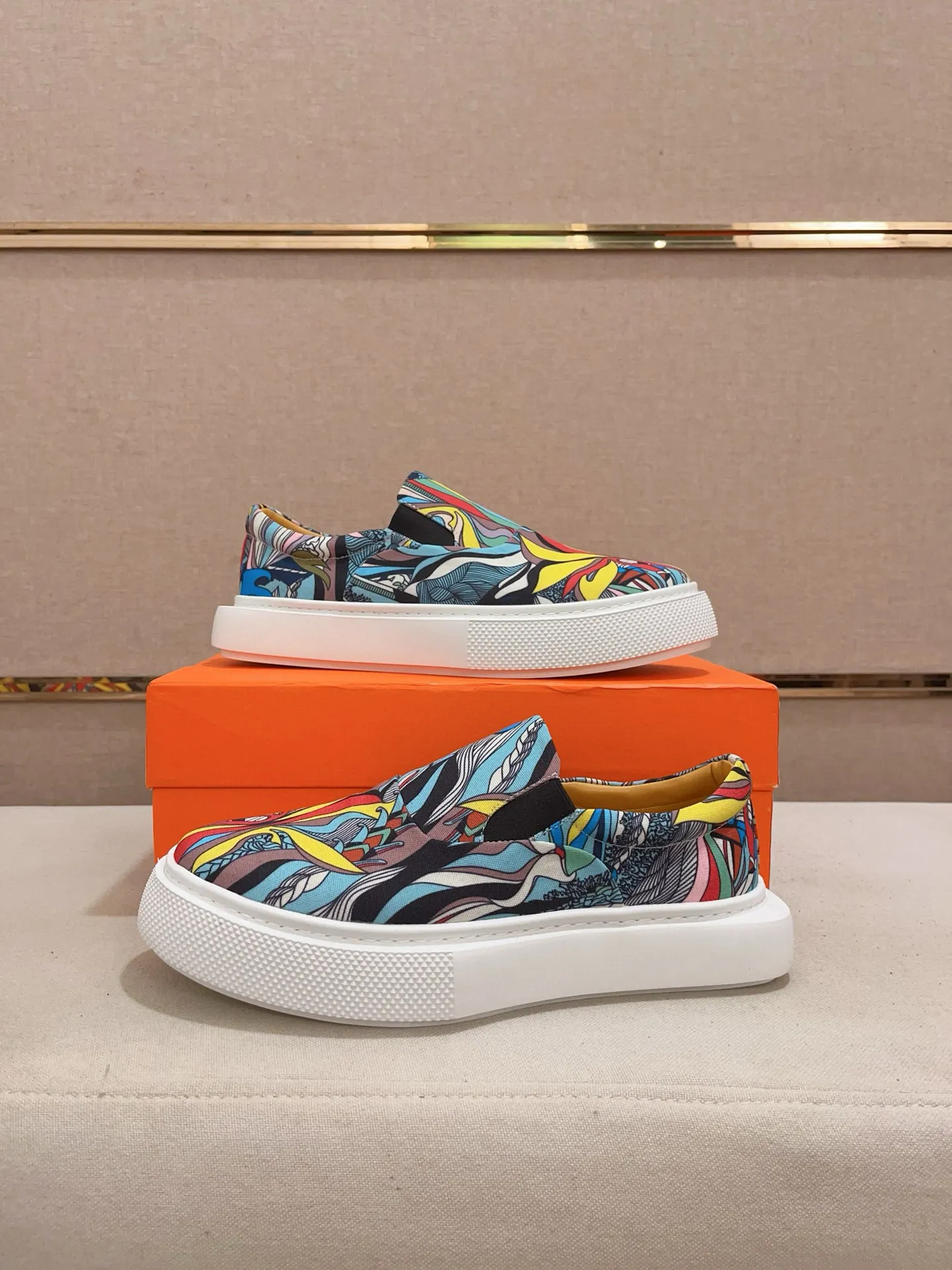 Men's clothing and shoes💰: 442💰《HERMES》【Classic original single version】Hermès; top 🔝purchase agent🔍🔍men's latest 🇺🇸 counter sales simultaneously, imported from Italy original ▲▲cowhide ▲▲ (high-end, nobility, class) ) Exquisite workmanship (Italian 🇮🇹 imported water-dyed 🐂 cowhide lining) sole: original sole provided by the original factory, ⚠️exclusive double-layer activity·TPR·rubber·combined molded outsole; super comfortable·wear-resistant·non-slip·environmental protection The real thing is more beautiful if you take the real thing (high quality, follow the order). You can enter and exit the counter at will * Number of yards: 38-44 (45 can be customized and cannot be returned or exchanged)